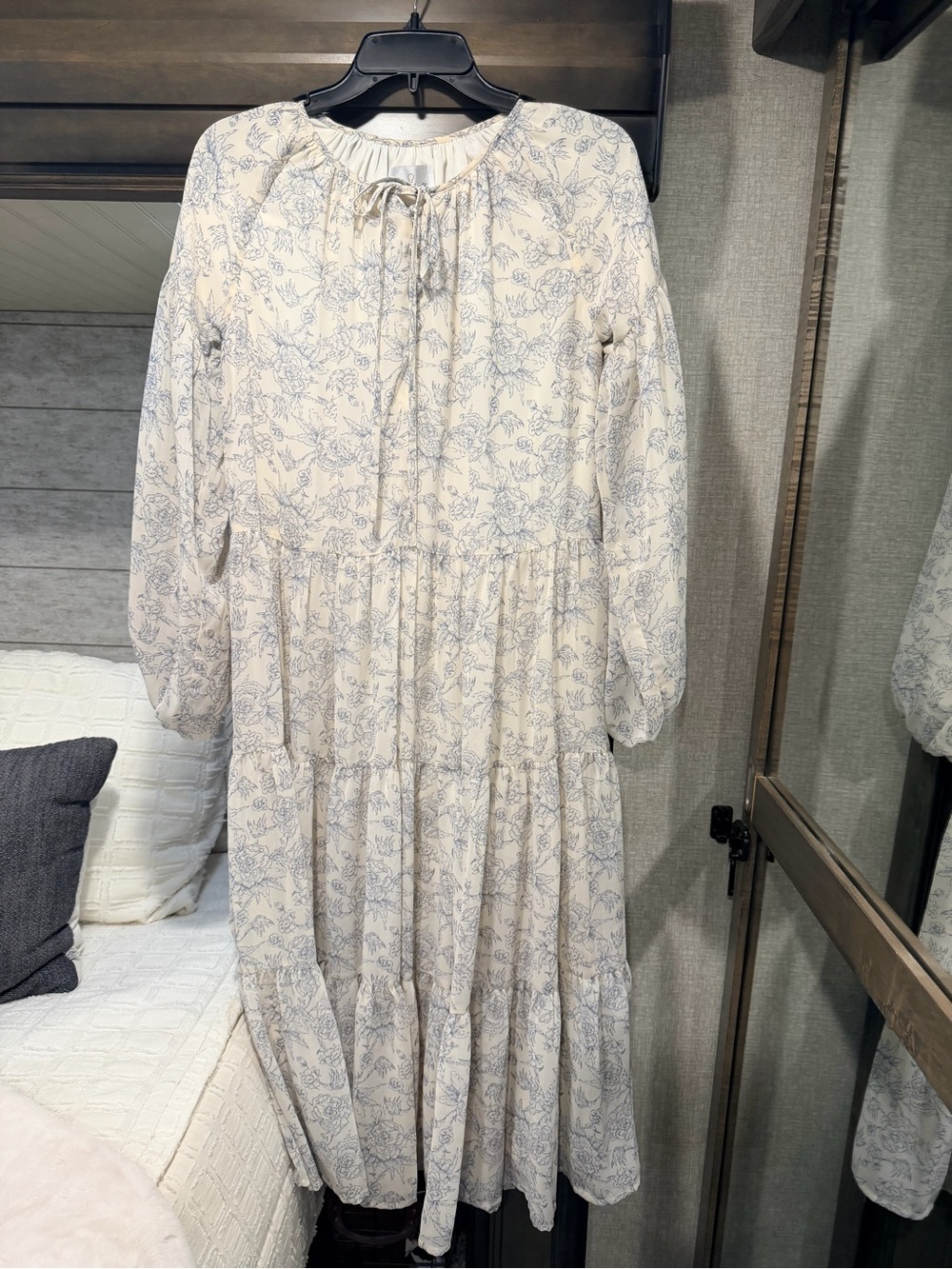 Dainty Jewells Blue and Cream Floral Midi Dress